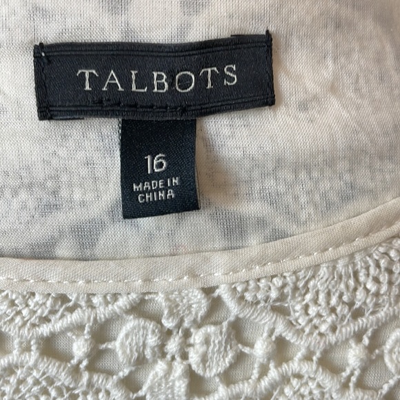 Beautiful Lace Top - Picture 4 of 8